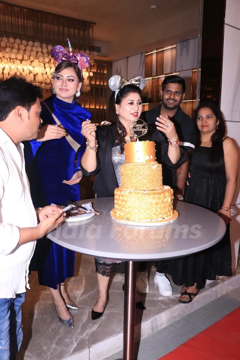 Urvashi Rautela celebrates her mother’s birthday with media