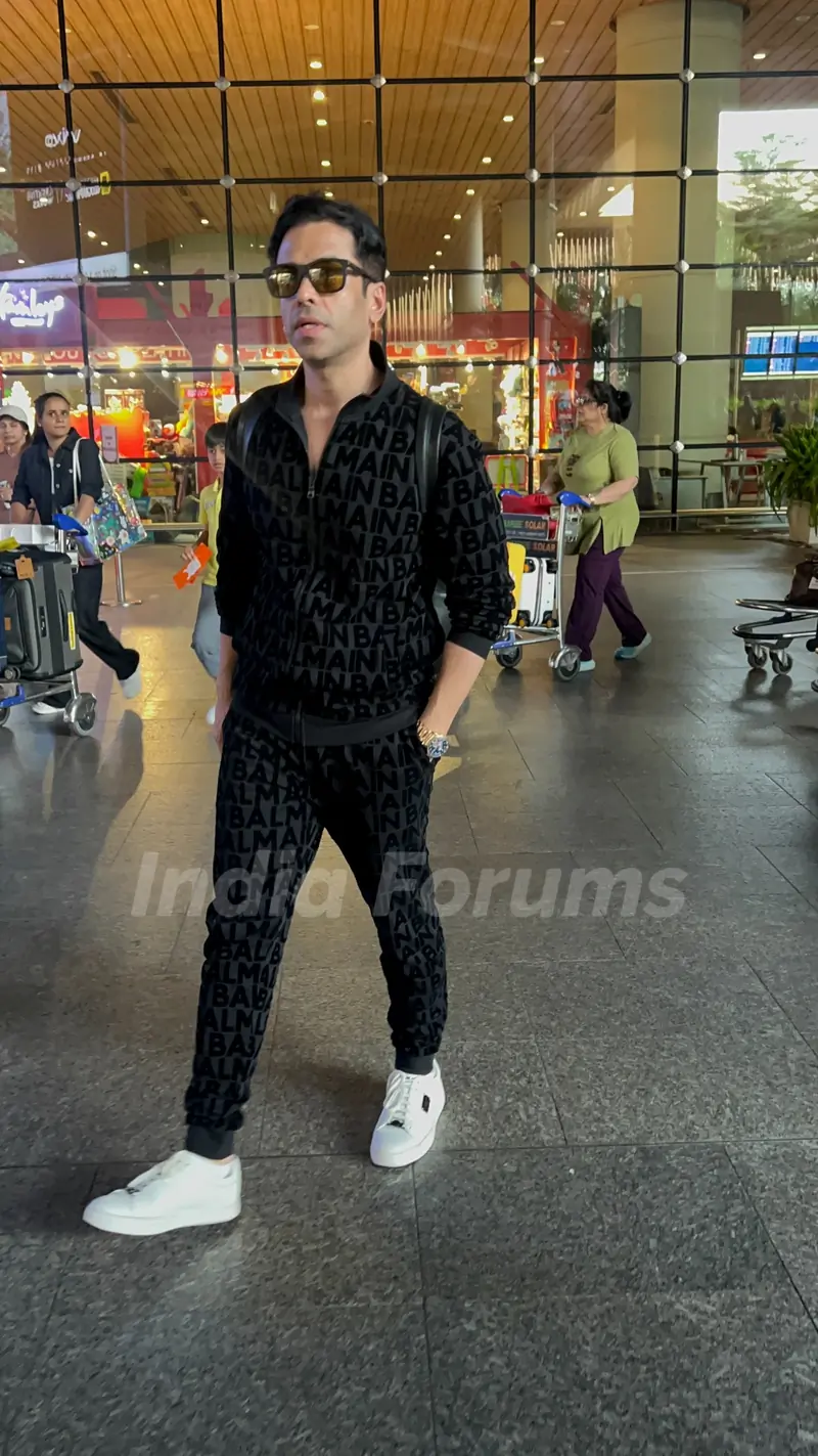 Tusshar Kapoor snapped at airport