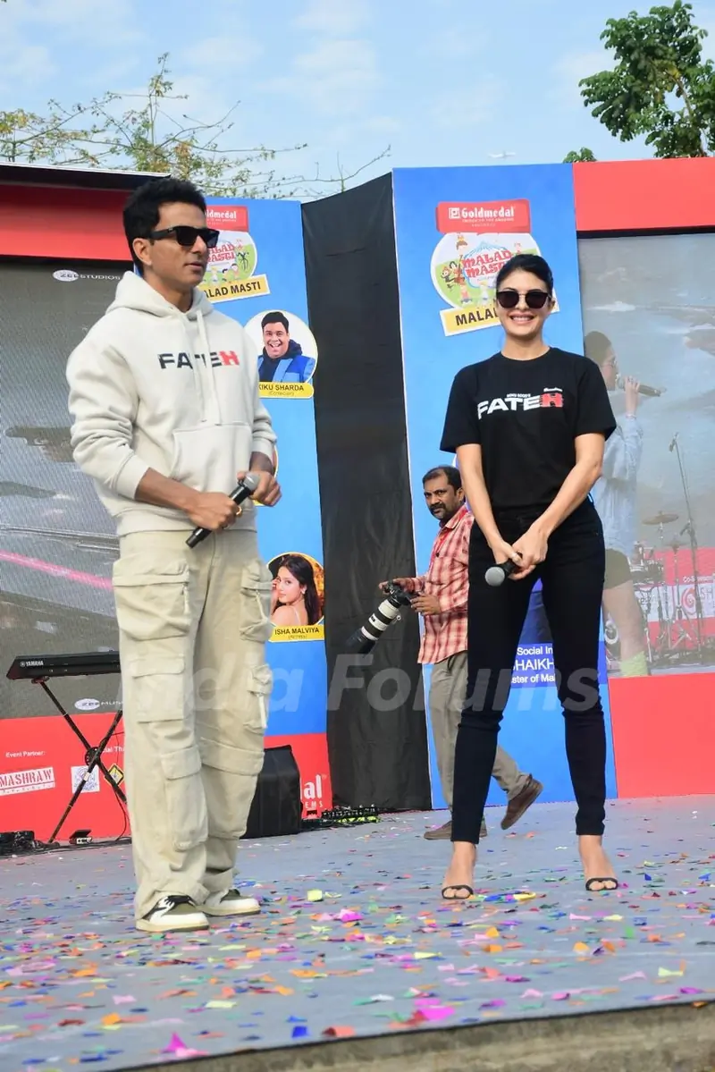 Sonu Sood and Jacqueline Fernandez attend Malad Masti by MLA Aslam Shaikh