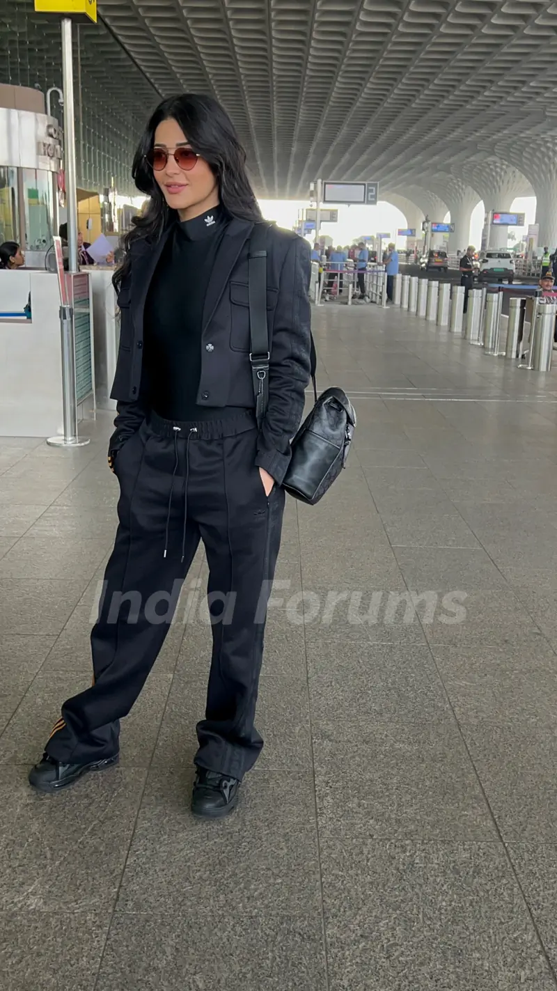 Shruti Haasan snapped at airport