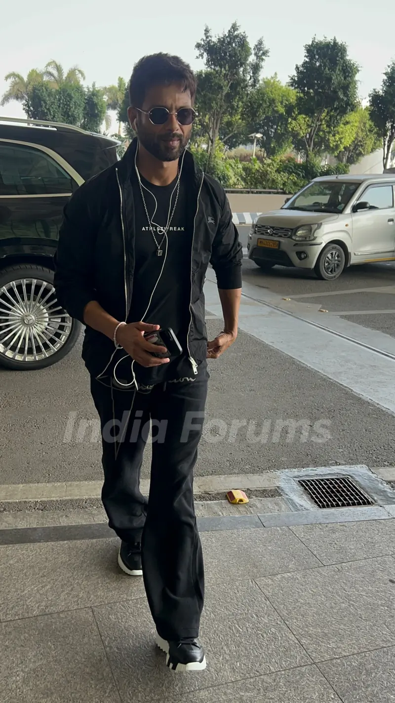 Shahid Kapoor snapped at airport