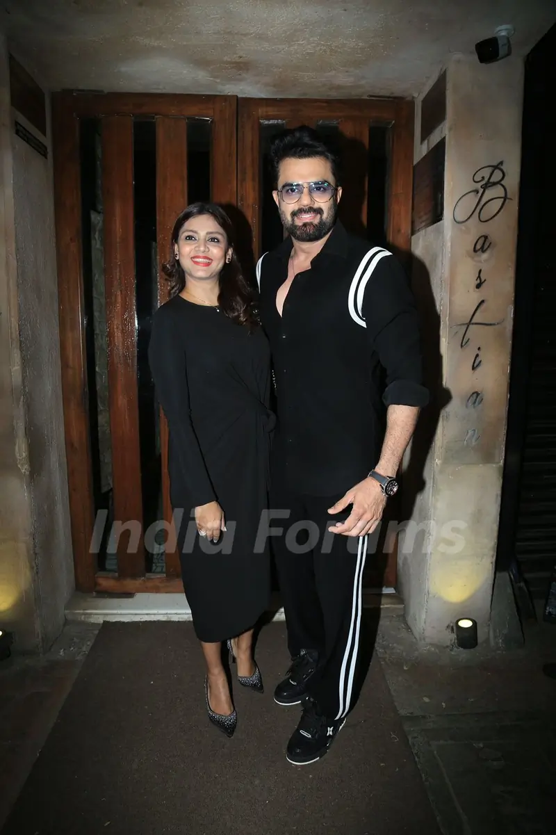 Maniesh Paul snapped at Anusha Dandekar’s birthday bash at Bastian