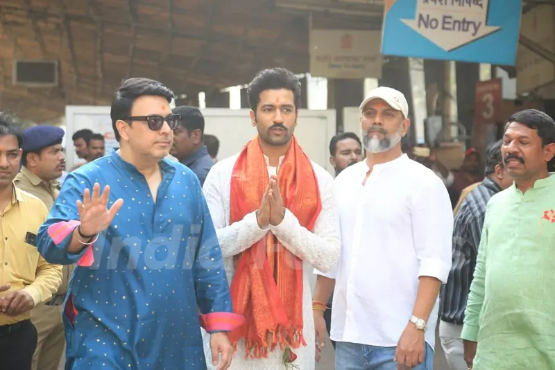 Vicky Kaushal, Dinesh Vijan and Laxman Utekar snapped at Siddhivinayak Temple