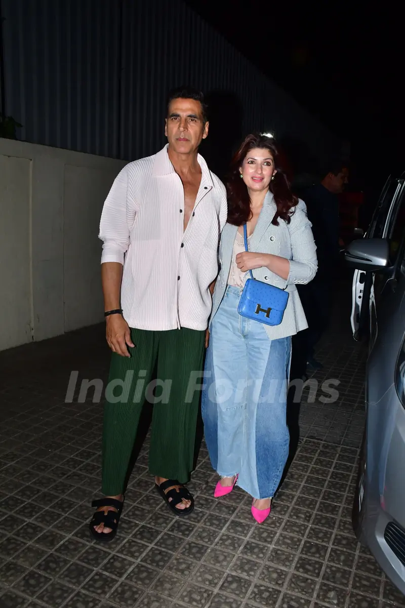 Akshay Kumar and Twinkle Khanna grace the premiere of Sky Force