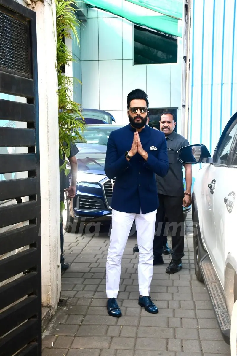 Riteish Deshmukh snapped at Kalina Airport