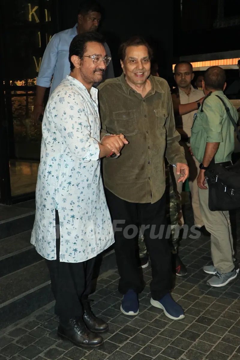 Aamir Khan and Dharmendra snapped at the special screening of Loveyapa