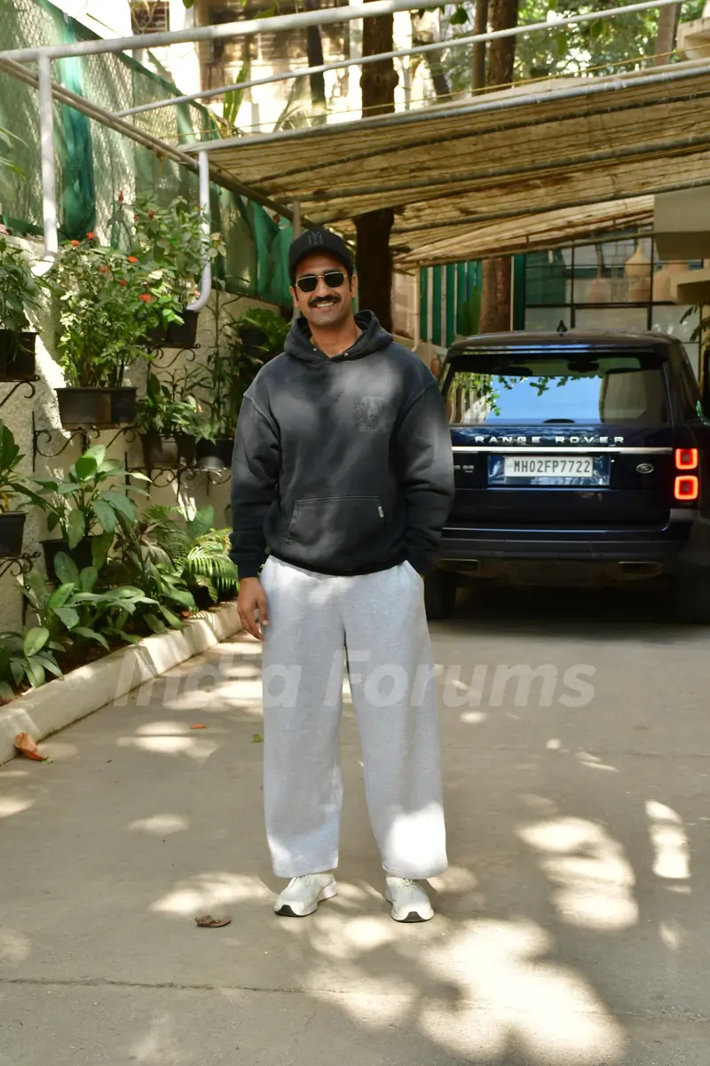 Vicky Kaushal snapped in the city