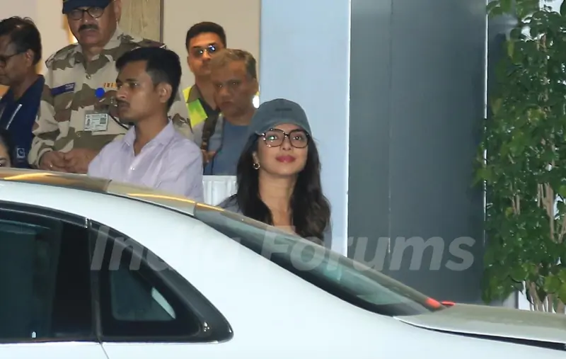 Priyanka Chopra snapped at Kalina airport