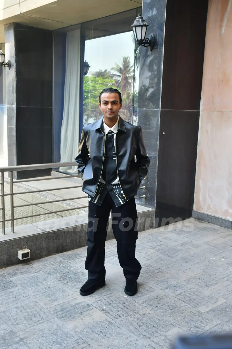 Sparsh Shrivastav snapped promoting Dupahiya