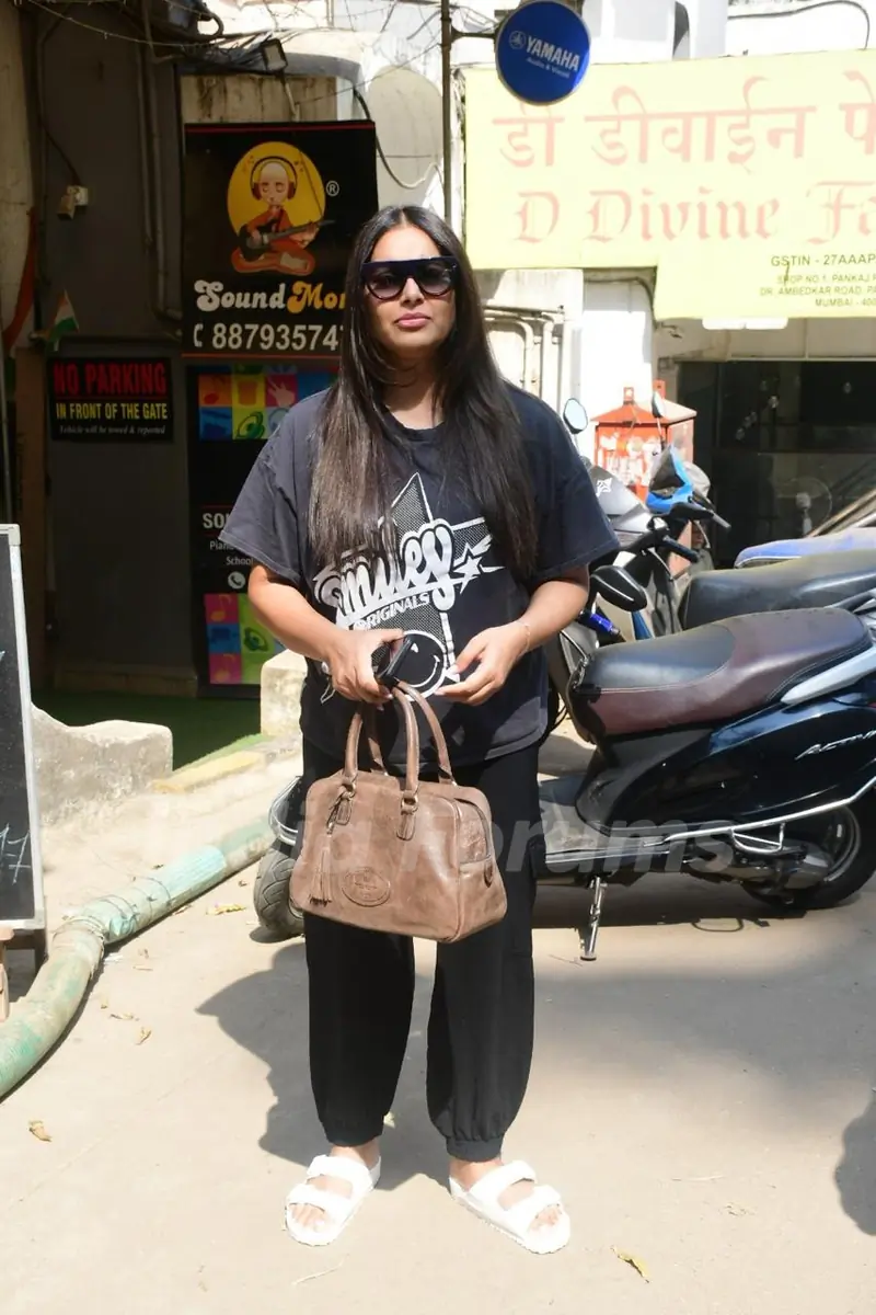 Bipasha Basu snapped in Khar 