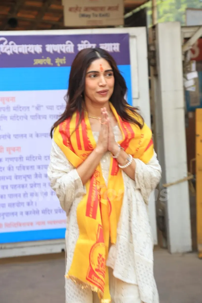 Bhumi Pednekar seeks blessings at Siddhivinayak temple 
