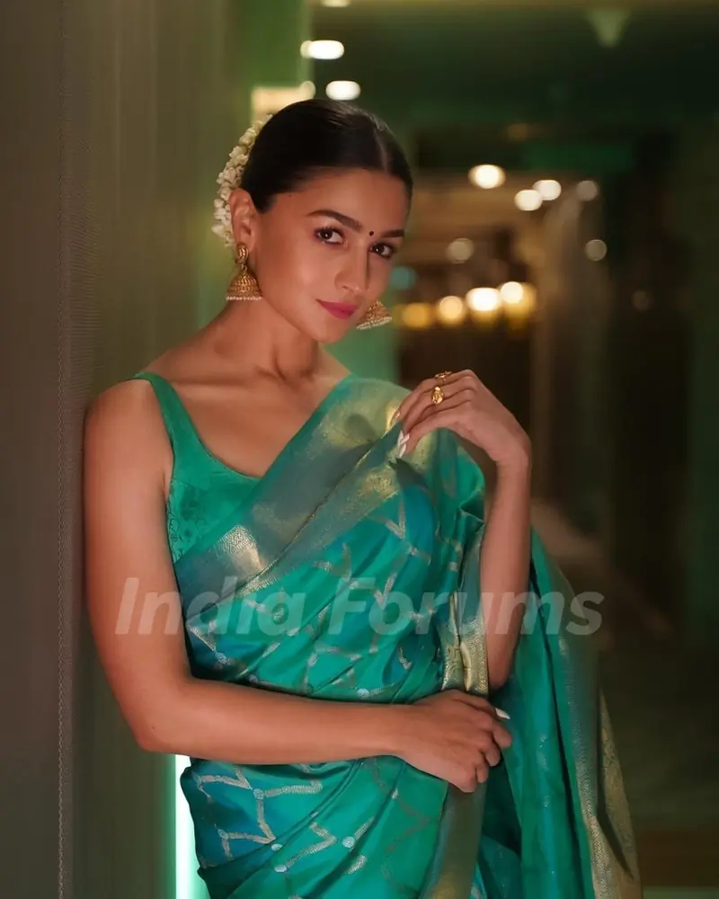 Alia Bhatt looks sunning in vibrant turquoise silk saree
