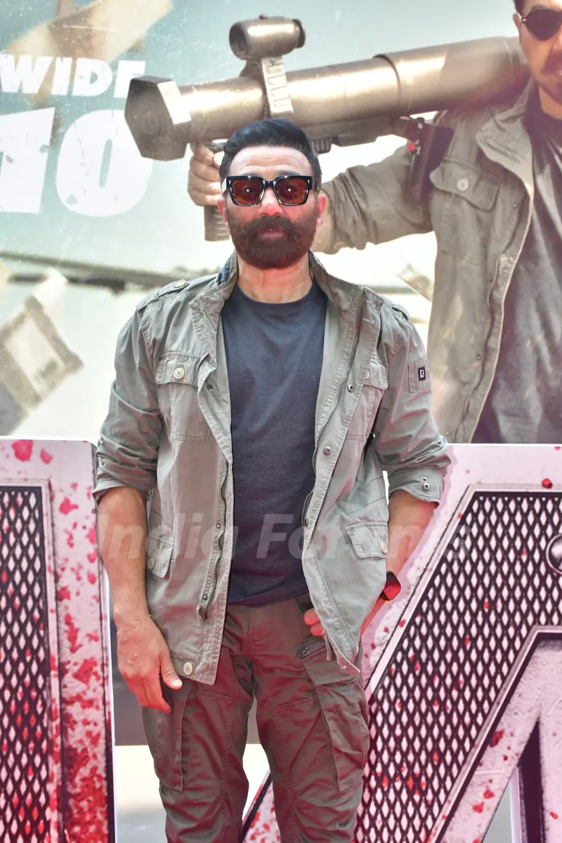 Sunny Deol celebrates his birthday with media