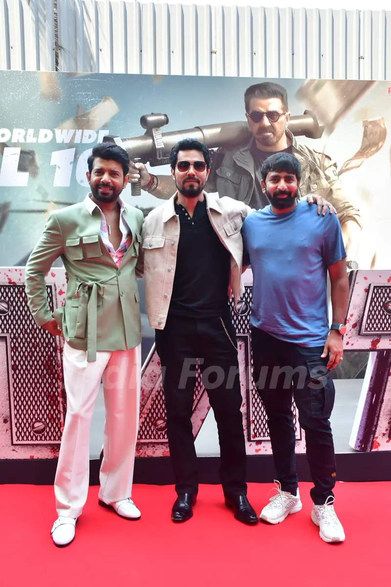 Randeep Hooda and Vineet Kumar Singh celebrates his birthday with media