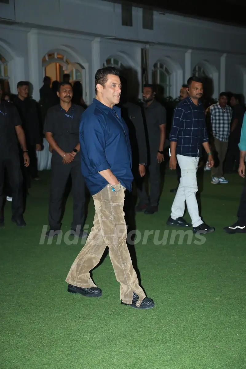 Salman Khan snapped in Bandra