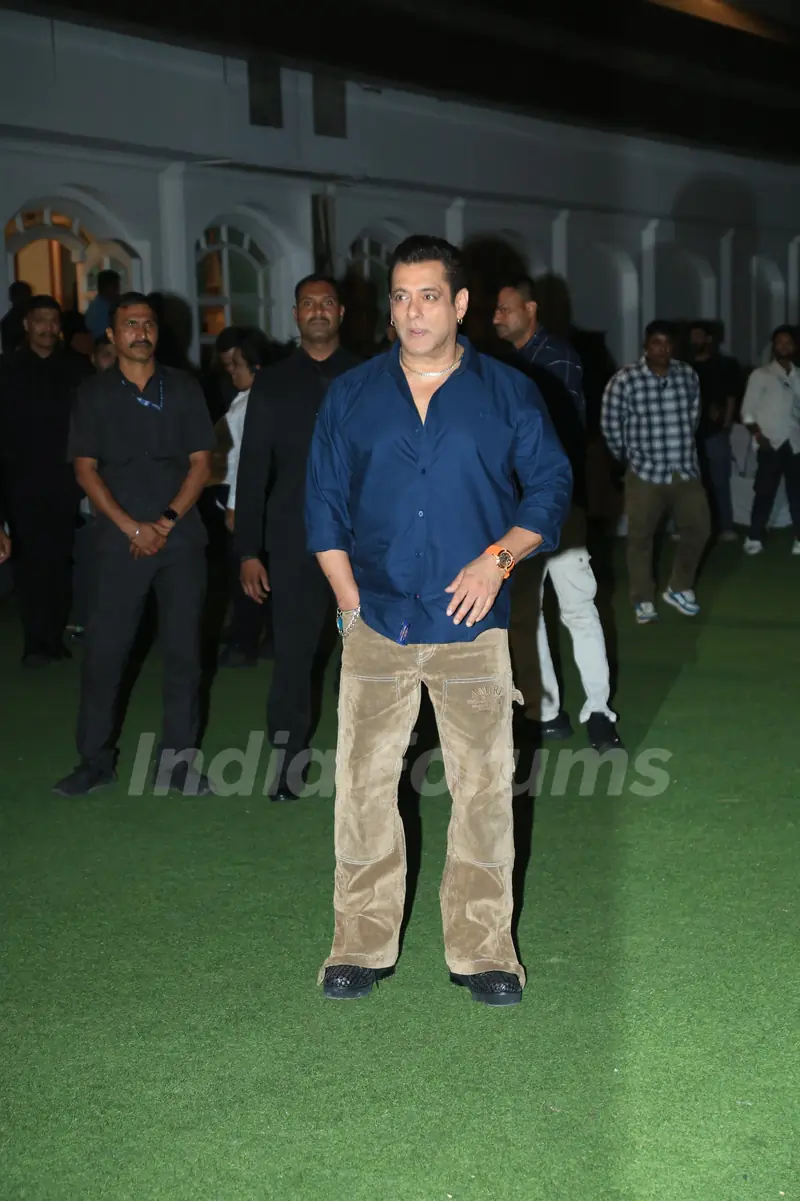 Salman Khan snapped in Bandra