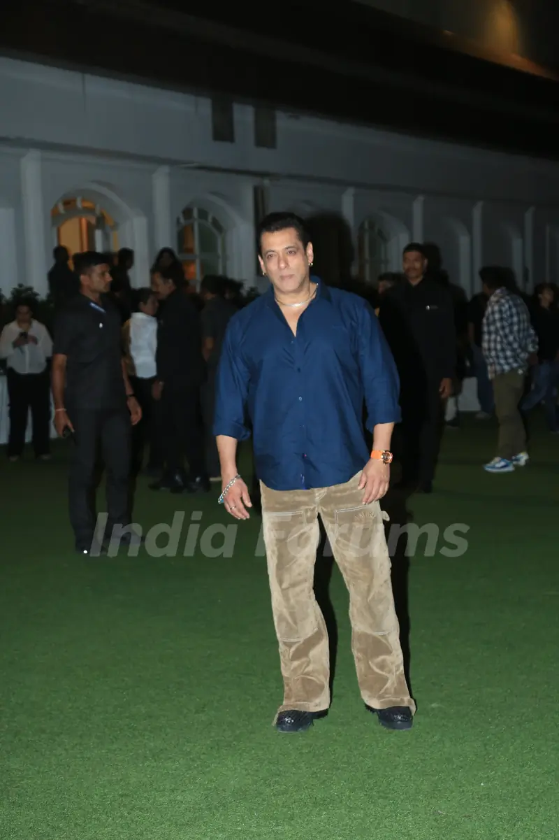 Salman Khan snapped in Bandra
