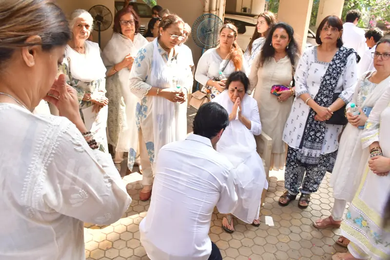 Zayed Khan attends Manoj Kumar's funeral