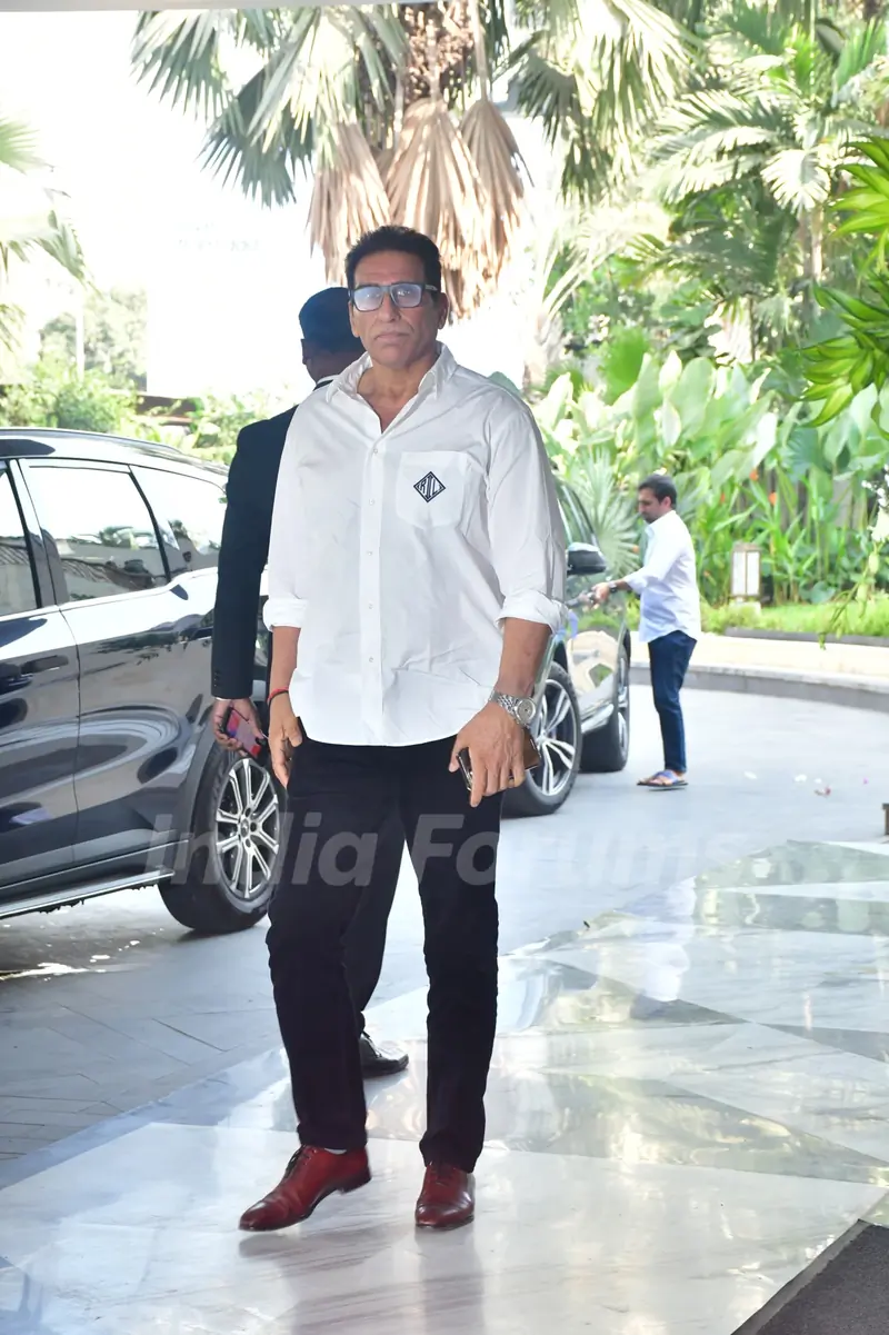 Celebrities attend Manoj Kumar's prayer meet