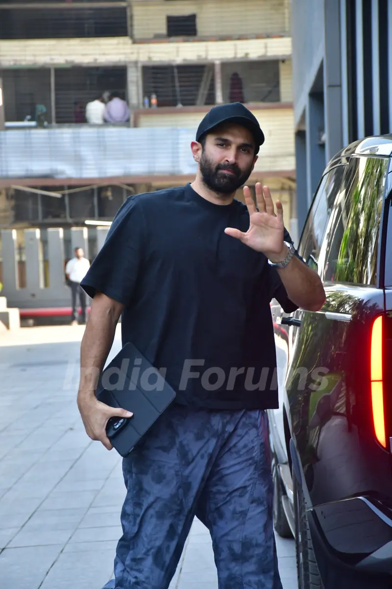 Aditya Roy Kapur snapped in the city