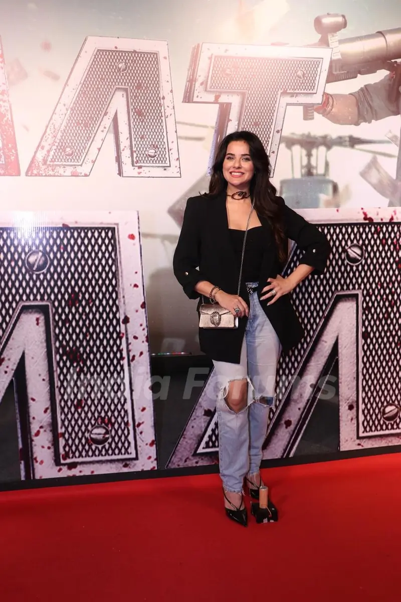 Sara Arfeen Khan  grace the premiere of 'Jaat'