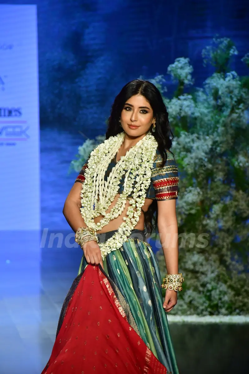 Kritika Kamra  turn showstopper for Swati Kapoor’s at Bombay Times Fashion Week 2025