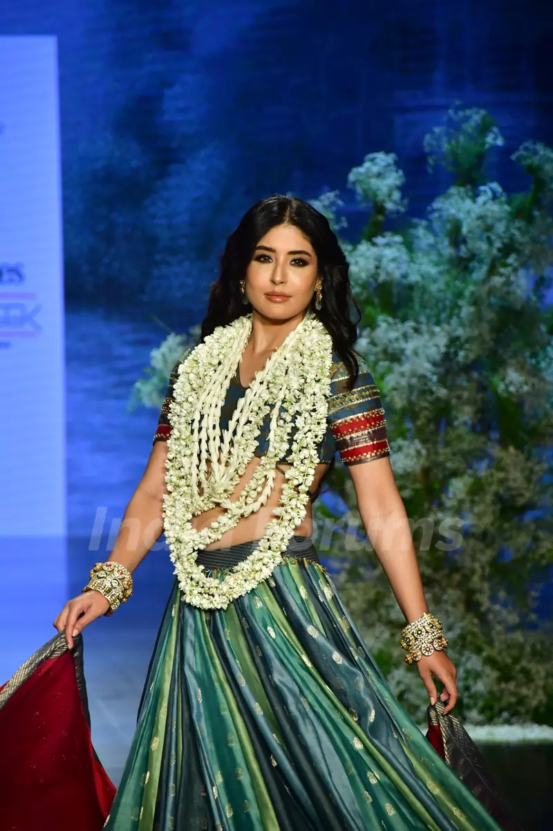 Kritika Kamra  turn showstopper for Swati Kapoor’s at Bombay Times Fashion Week 2025