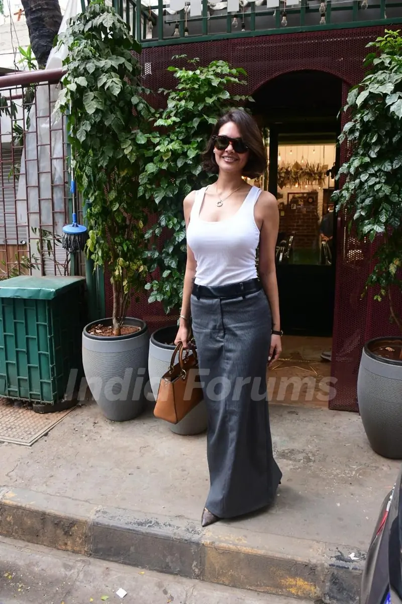 Esha Gupta snapped in Bandra