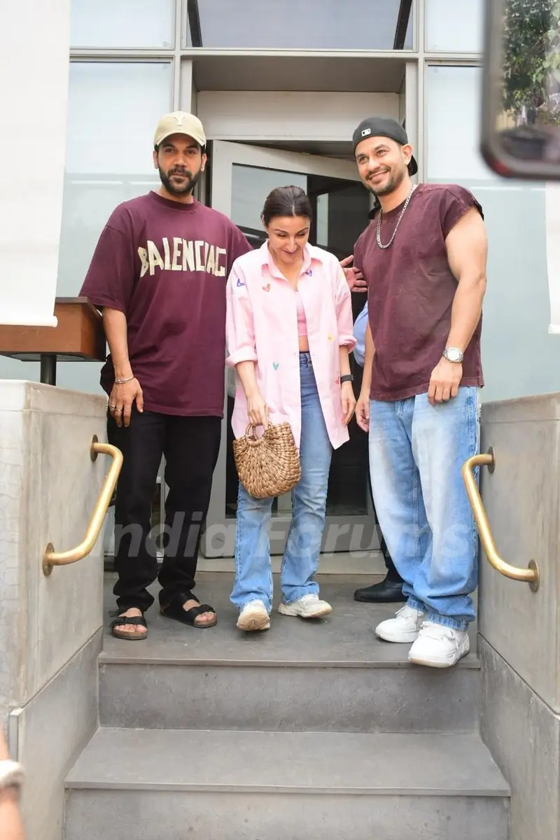 Kunal Kemmu, Soha Ali Khan and Rajkummar Rao spotted outside restaurant in Bandra