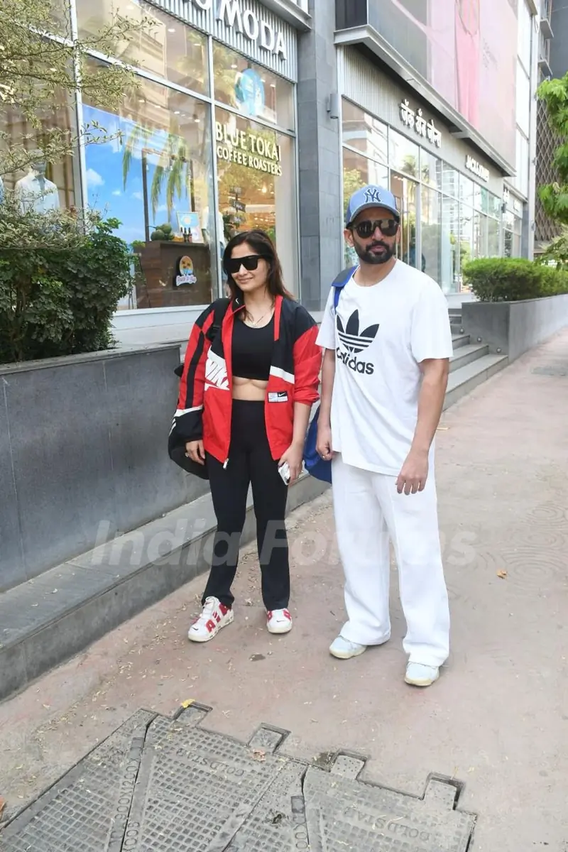 Jay Bhanushali and Arti Singh snapped in Santacruz