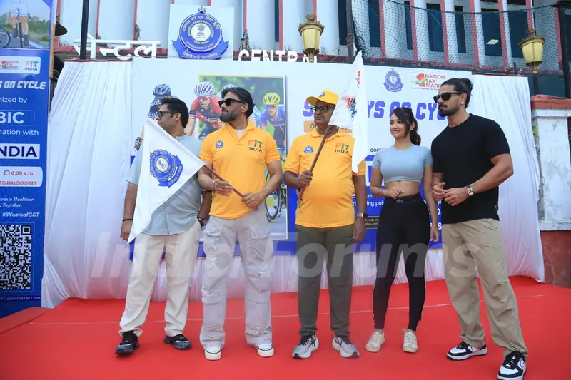 Suniel Shetty, Sooraj Pancholi and Akanksha Sharma snapped at Cycle Marathon in Town