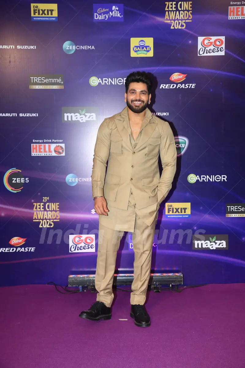 Shiv Thakare graces the Zee Cine awards 2025