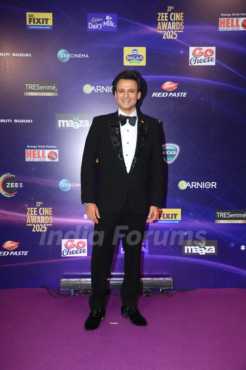 Vivek Oberoi graces the Zee Cine awards 2025