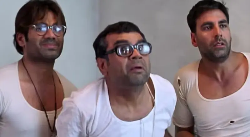 Akshay Kumar's legal team accuses Paresh Rawal of taking signing amount of 11 lakhs & dropping out suddenly