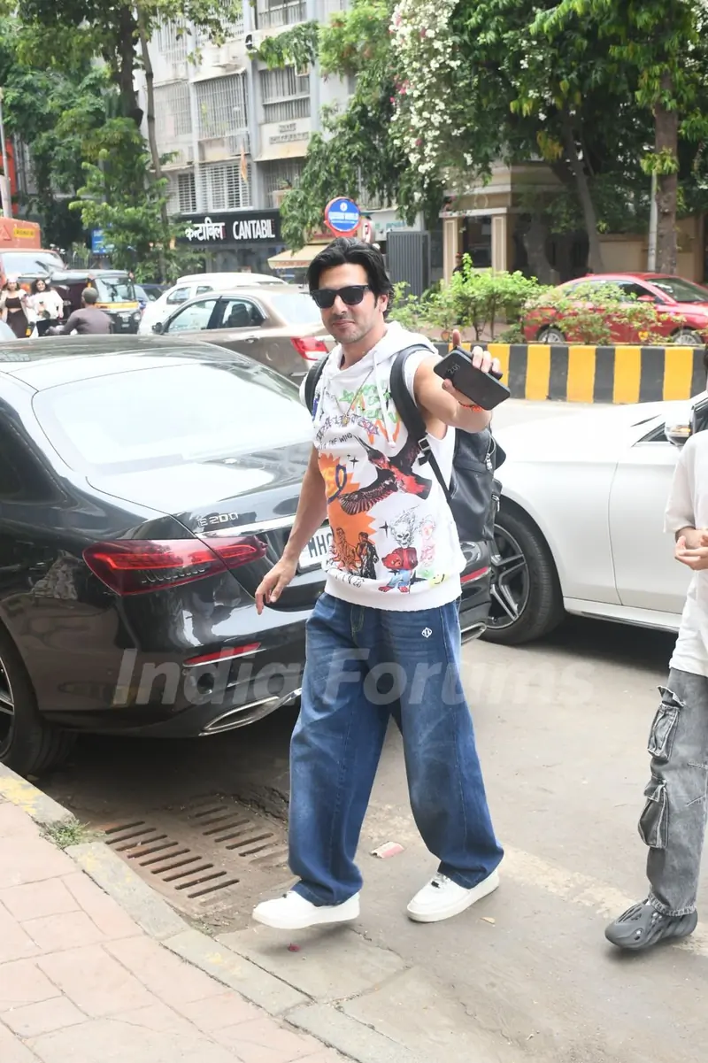 Zayed Khan snapped in the city