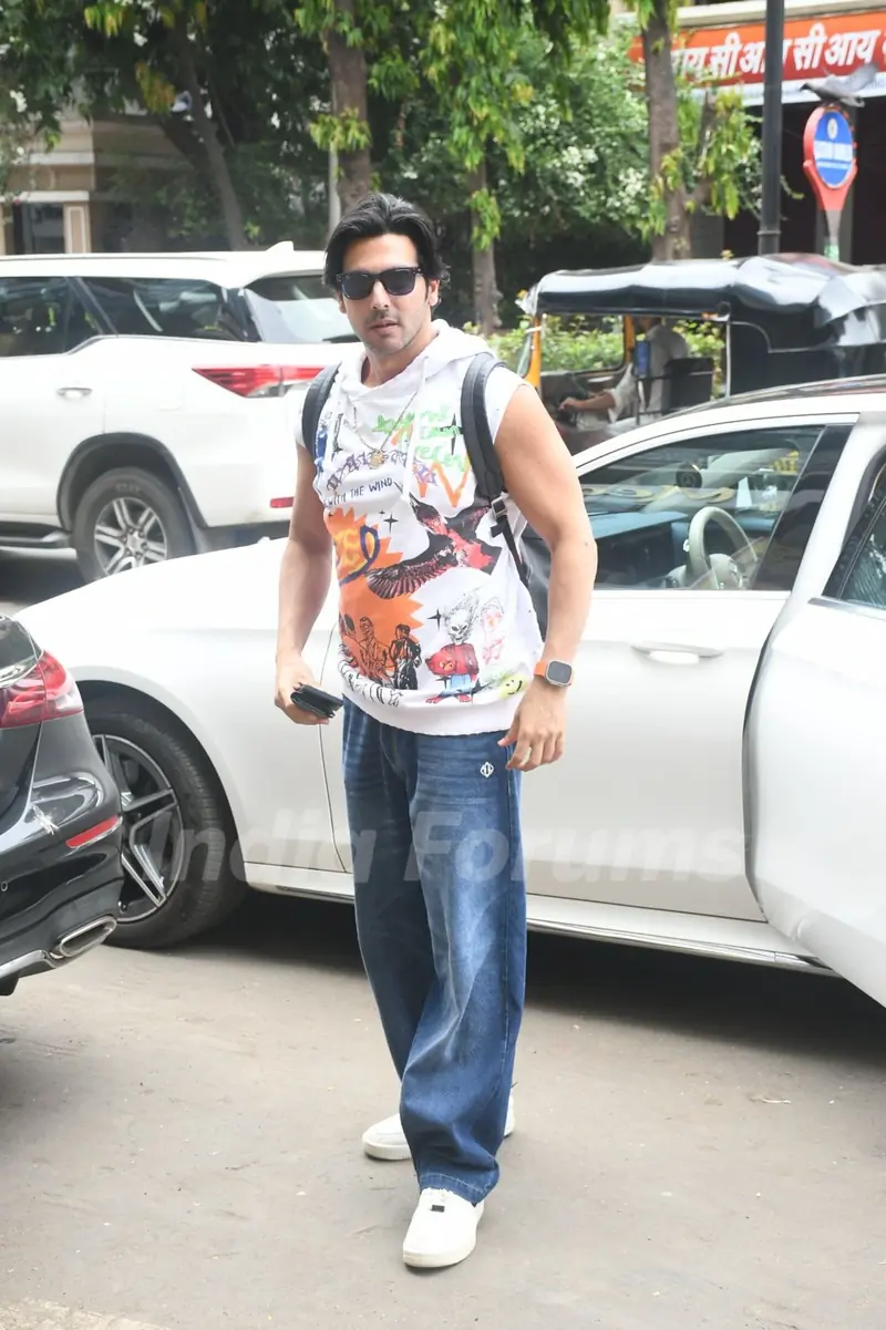 Zayed Khan snapped in the city