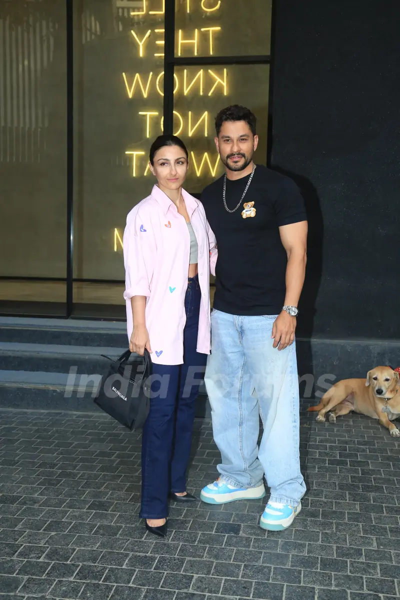 Kunal Kemmu and Soha Ali Khan grace the special screening of 'Stolen'