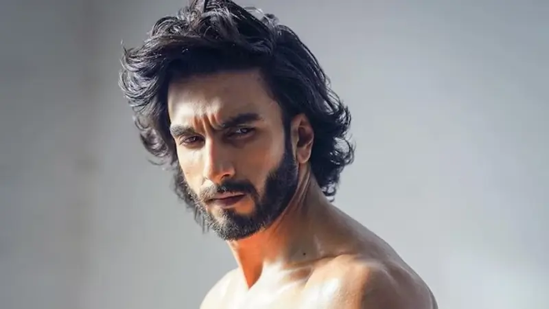 Ranveer Singh steps into gritty terrain in leaked glimpse from Dhurandhar sets - WATCH