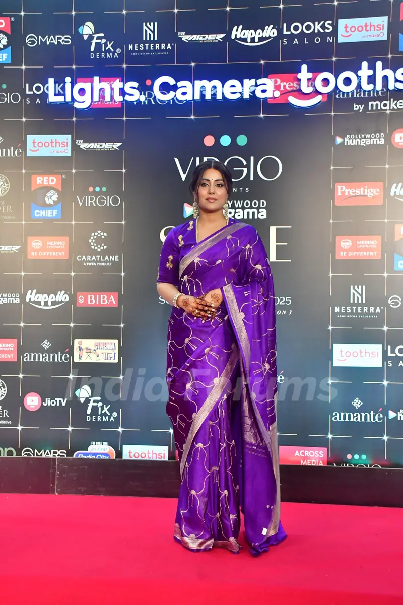 Hina Khan Snapped at Bollywood Hungama Style Icons Summit 2025