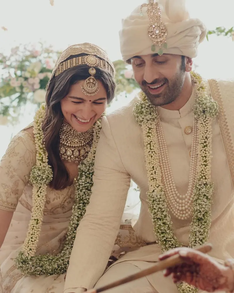 1. Alia Bhatt’s Ivory Sari Sparked a Bridal Shift