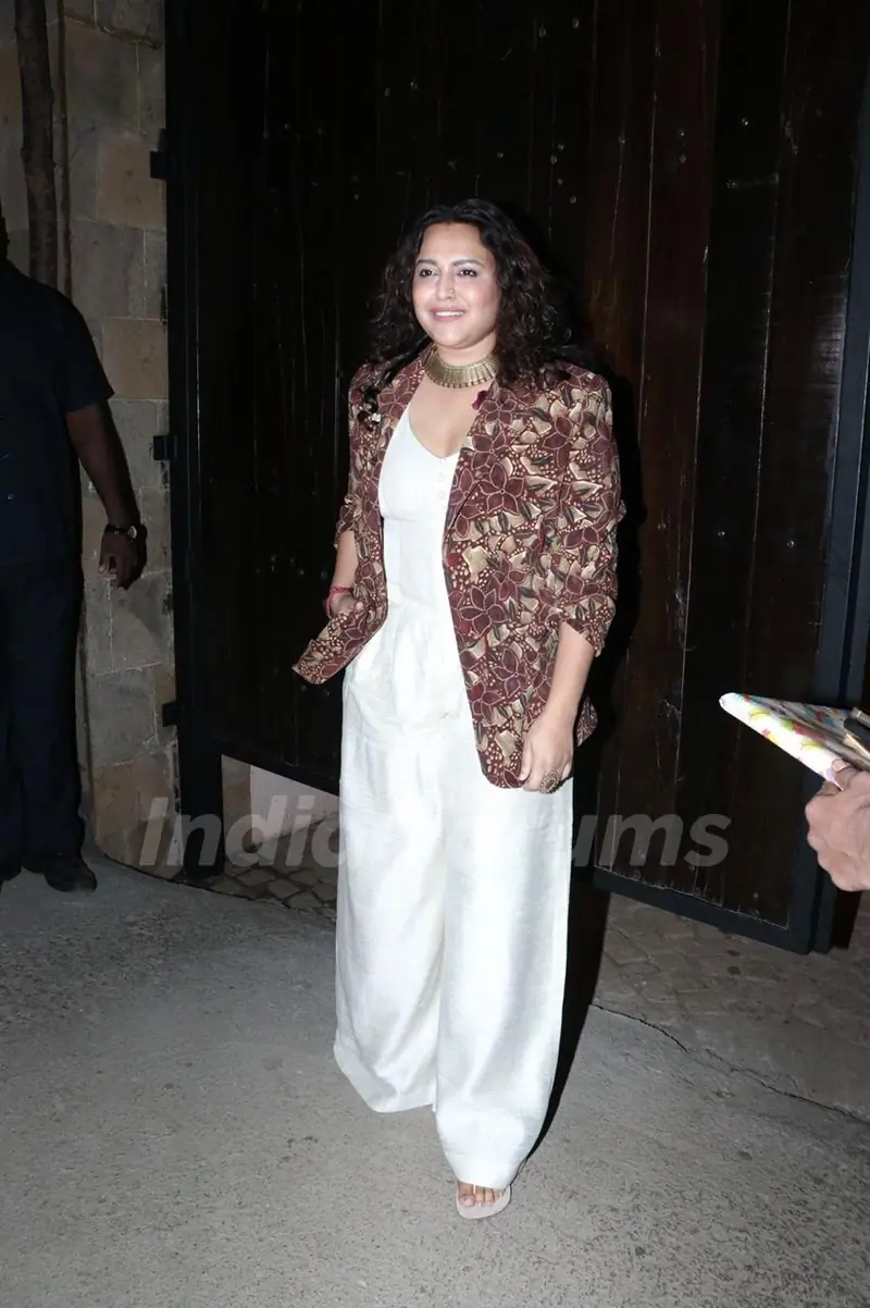 Swara Bhasker spotted at Sonam Kapoor's birthday bash 