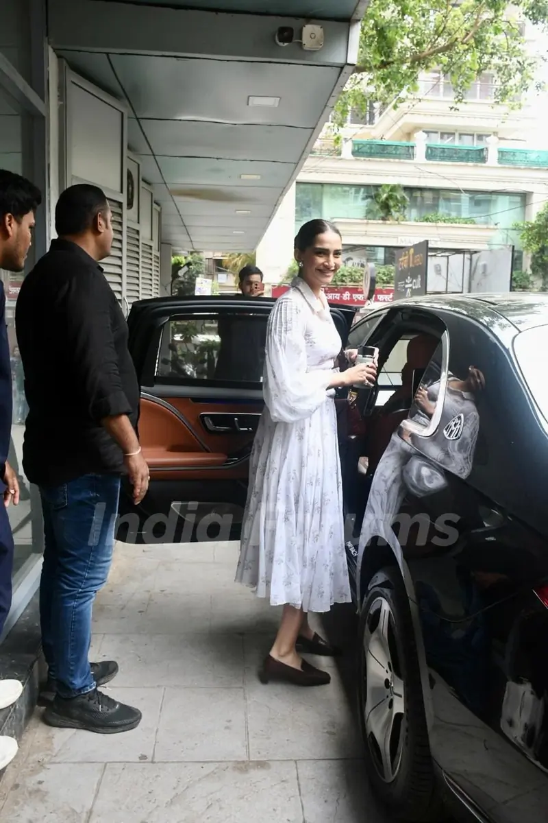 Sonam Kapoor spotted in Bandra 