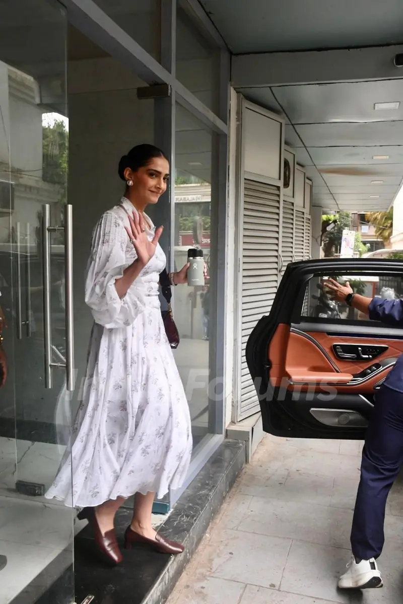 Sonam Kapoor spotted in Bandra 