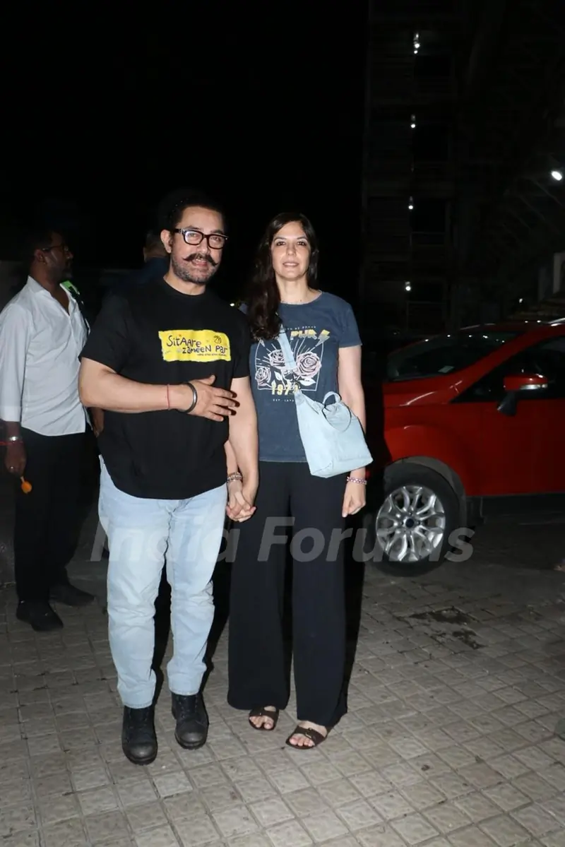 Aamir Khan and Gauri Spratt  snapped at Juhu PVR