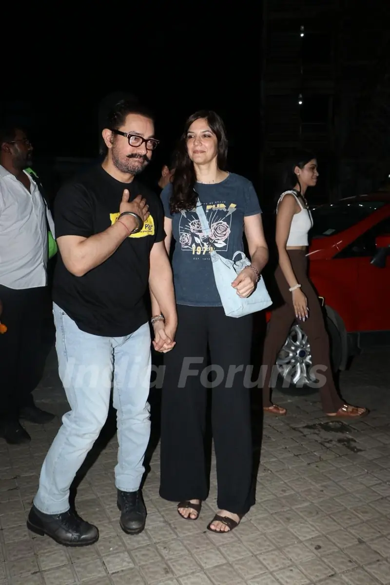Aamir Khan and Gauri Spratt  snapped at Juhu PVR