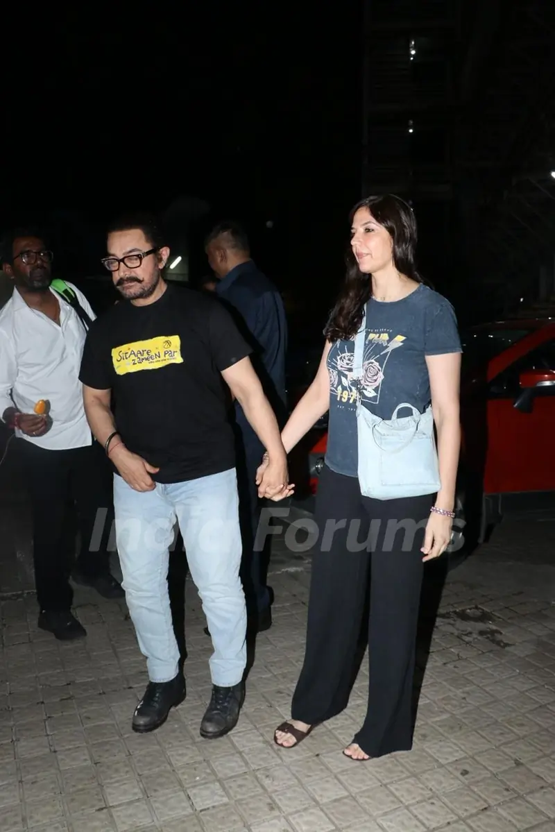 Aamir Khan and Gauri Spratt  snapped at Juhu PVR
