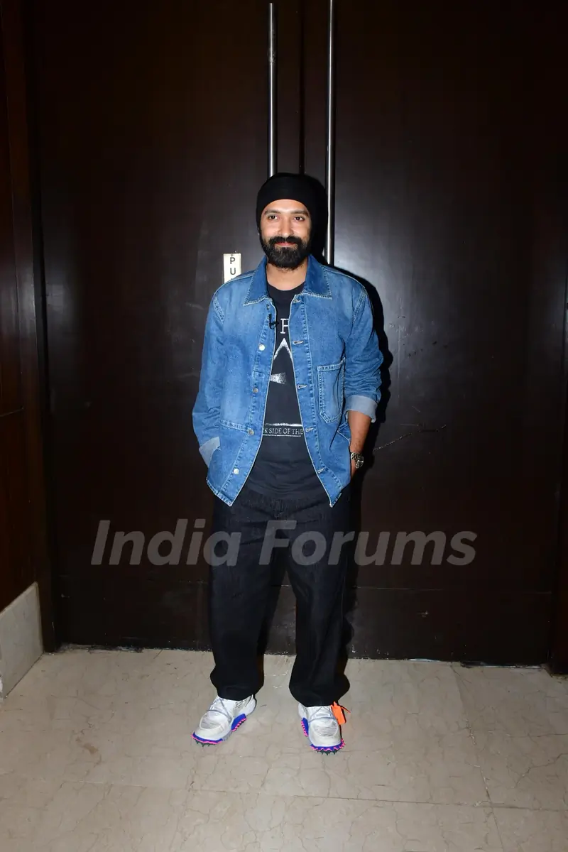 Vikrant Massey snapped promoting Aankhon ki Gustaakhiyan