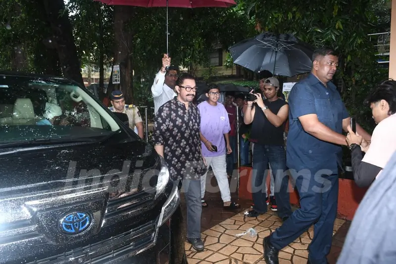 Aamir Khan  spotted in Bandra