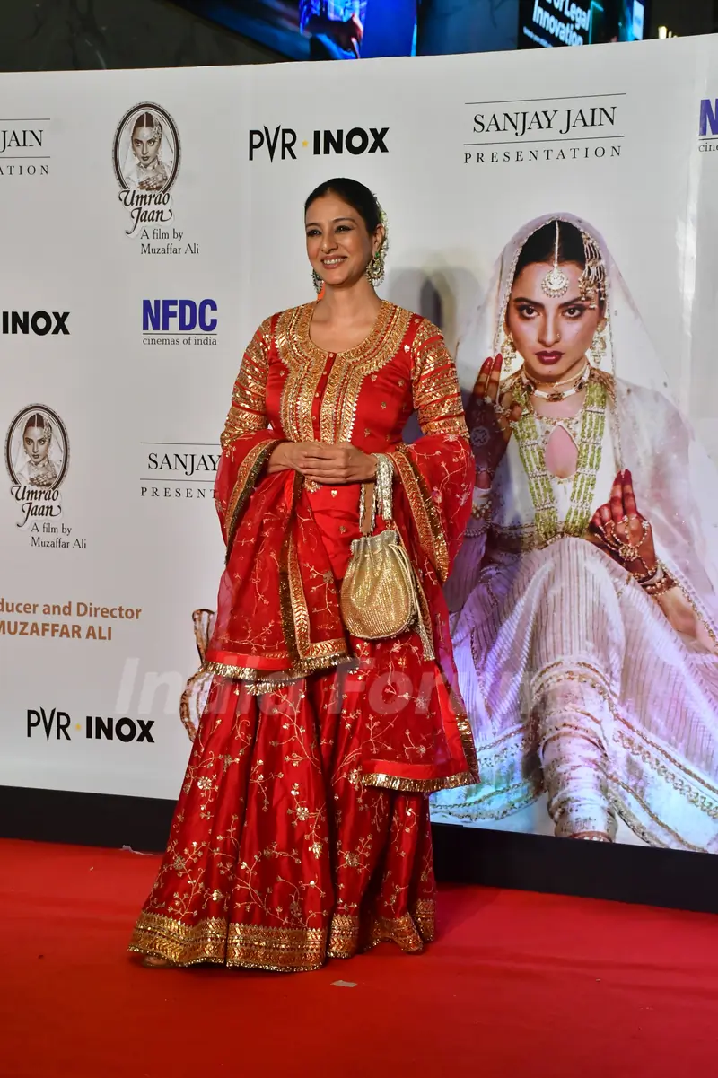Tabu graces the re-release premiere of 'Umrao Jaan'