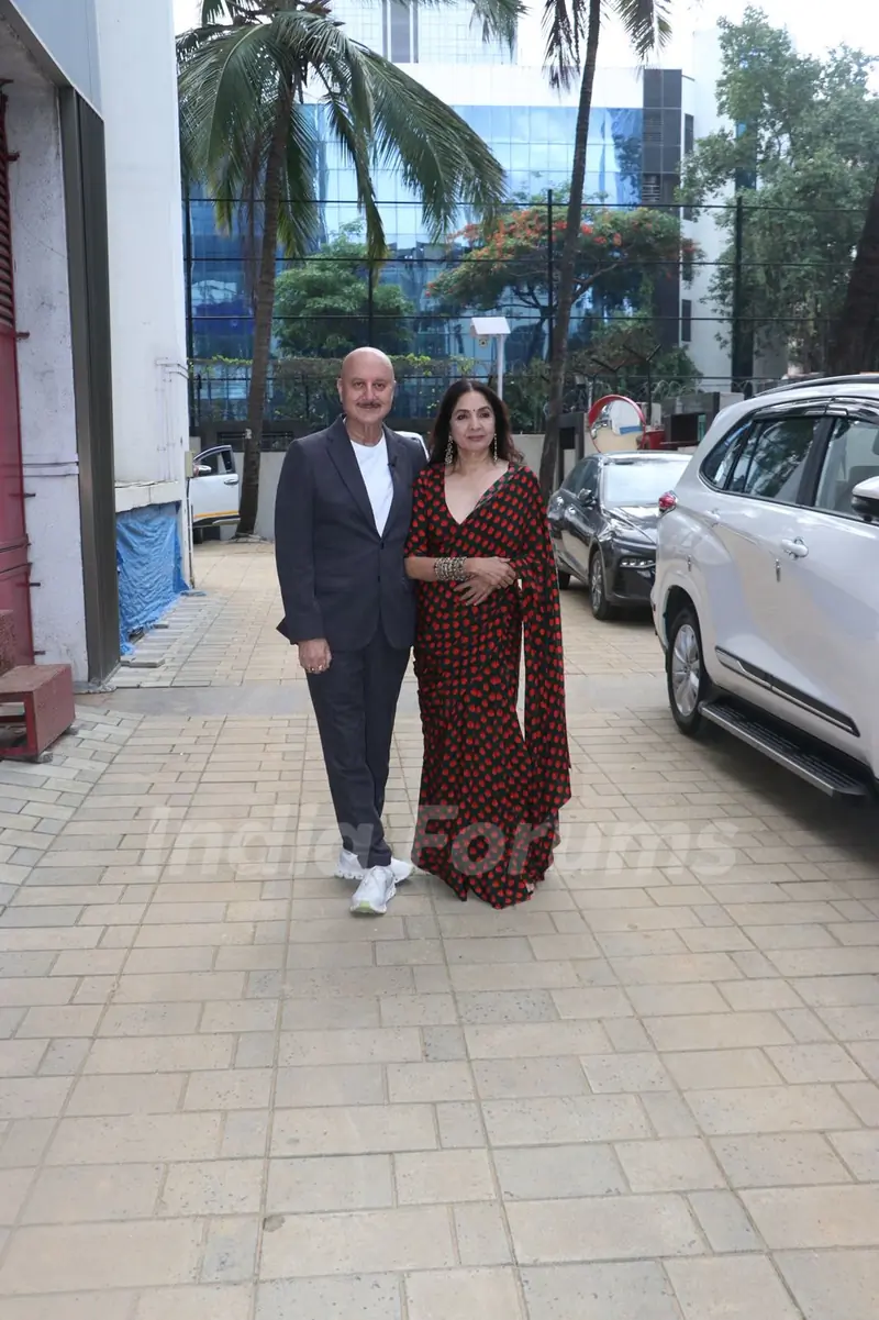 Neena Gupta and Anupam Kher snapped promoting Metro In...Dino